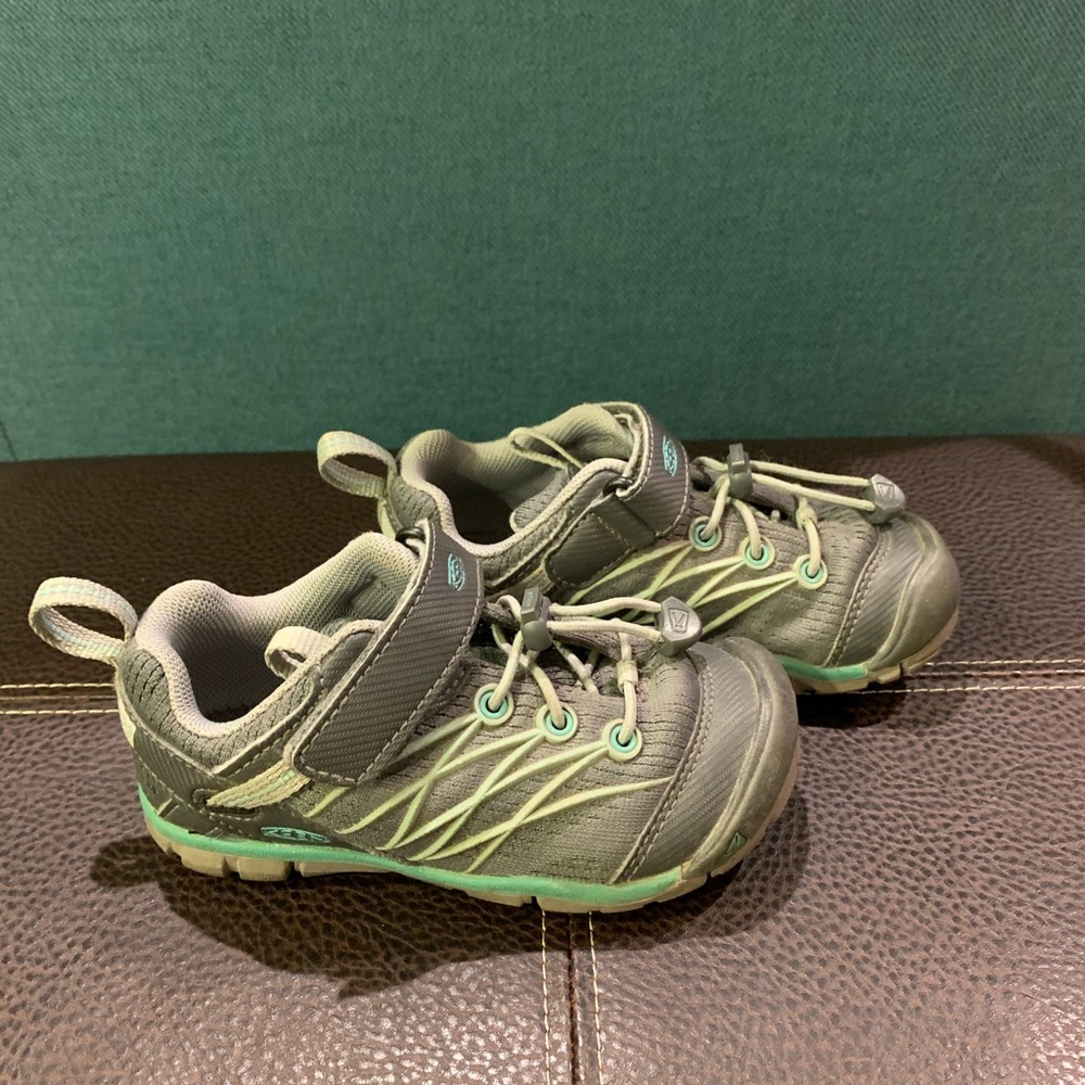 KEEN sneaker/hikers. GUC. Size 9.